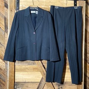 Alfred Dunner Pinstriped Pantsuit Size 16